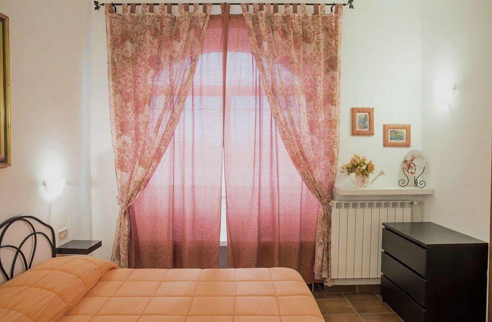 פיומיצ'ינו Agriturismo Il Casale Delle Ginestre מראה חיצוני תמונה